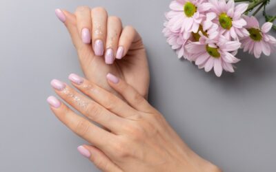 Jak wzmocnić płytkę paznokcia i dbać o skórę dłoni narażoną na działanie detergentów?